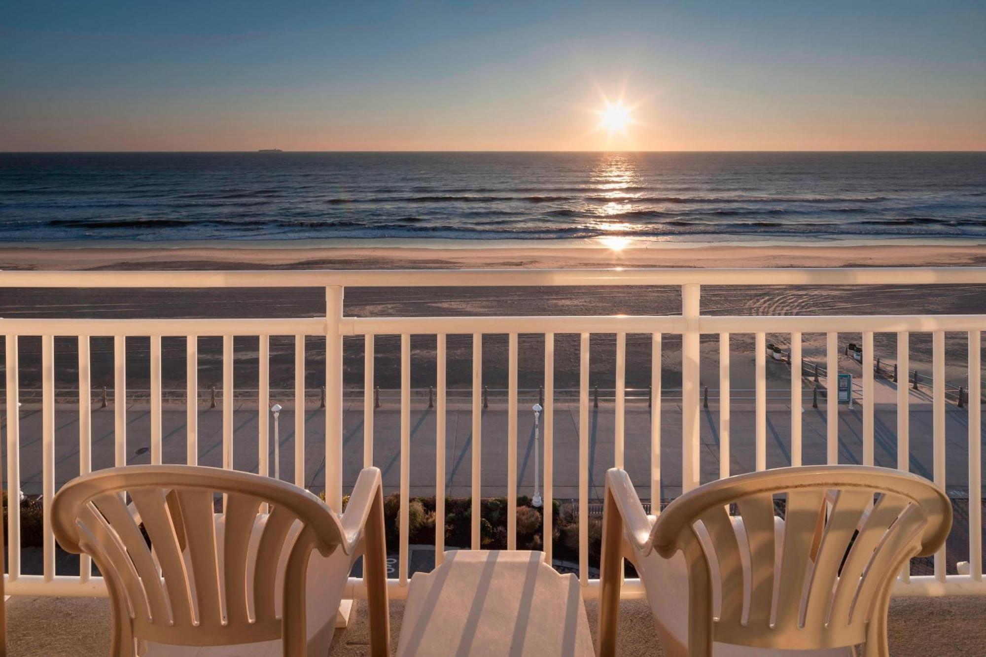 Courtyard Virginia Beach Oceanfront / North 37Th Street Hotel Exterior photo