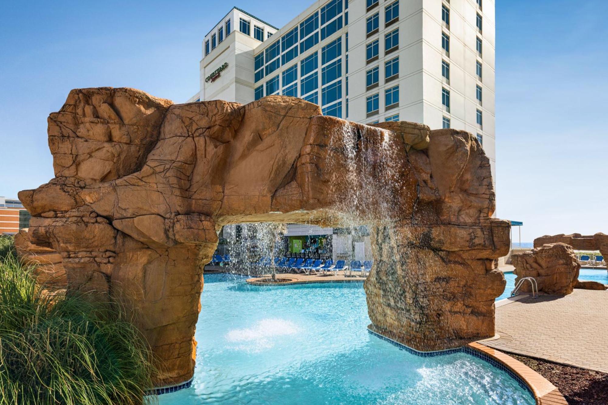 Courtyard Virginia Beach Oceanfront / North 37Th Street Hotel Exterior photo