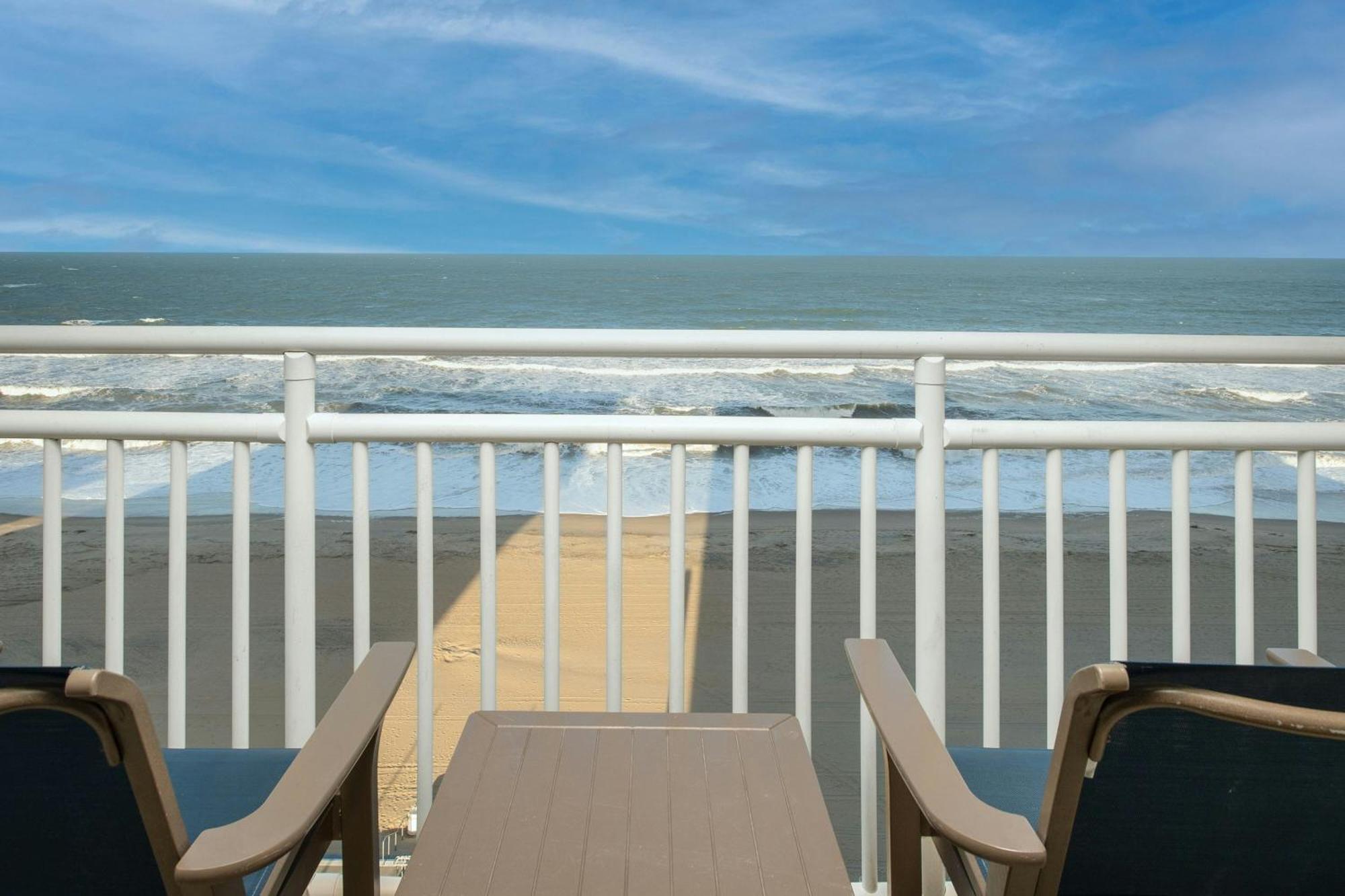 Courtyard Virginia Beach Oceanfront / North 37Th Street Hotel Exterior photo